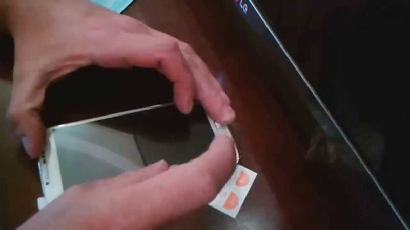 Как правильно и идеально, самому наклеить стекло пленку на телефон смартфон