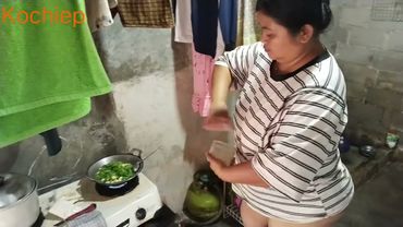 ISTRI SEDANG MEMASAK SAYUR BENING BUAT MAKAN SIANG...!!!