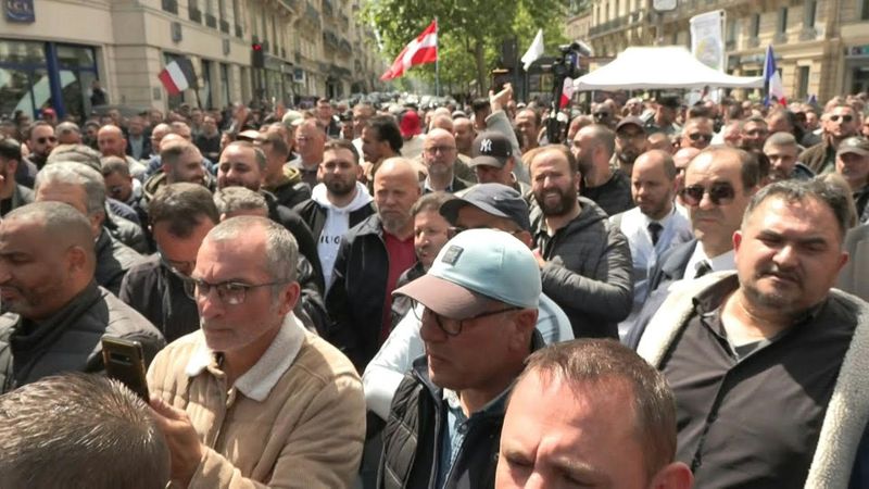 Taxis demonstrate in Paris for the fourth day running | AFP