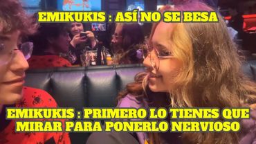 EMIKUKIS LE ENSEÑA A GLOGLO COMO TIENE QUE BESAR