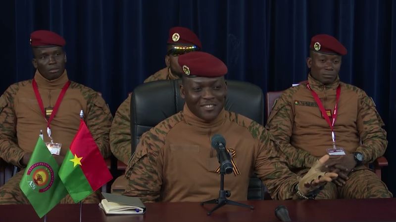 Moscou: Le Capitaine Ibrahim TRAORÉ face aux étudiants à l’université de Dmitry-MENDELEEV