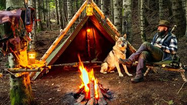 کمپینگ در جنگل با گرگ من در یک روز بارانی