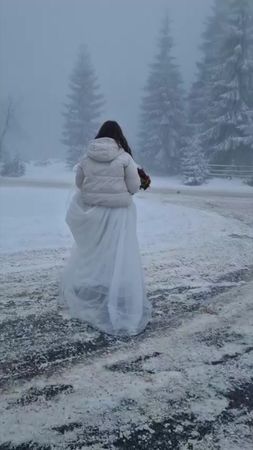 Winter Wedding Photoshoot ❄️✨ #winter #wedding #photoshoot #snow #sno...