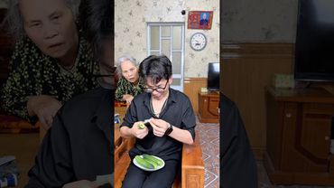 Khi tôi lấy thứ quan trọng đã giấu kỹ từ lâu và phản ứng của bà #doduyhieu  #shorts