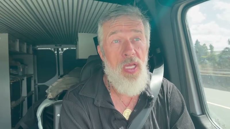 Можно ли любить россию за деньги? Почему путин отправили в Украину танки?