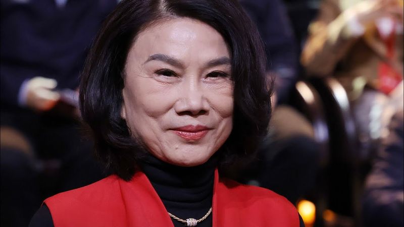 董明珠“海归是间谍”激怒胡锡进｜马斯克与全美高官拼胸毛｜