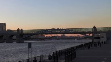 Canon XC15. Оптический зум, проход фокусных расстояний от широкоугольного до теле