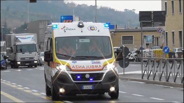 *Fischio* Ambulanza Croce Gialla Ancona in sirena