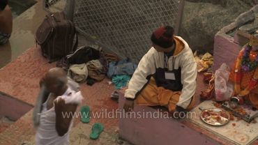 बद्रीनाथ में हिमालय का गर्म पानी का सल्फर झरना तप्त कुंड