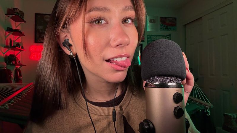 ASMR | Fast and Aggressive Mic Triggers and Mouth Sounds