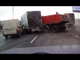DashCam Russia - Crazy Drivers and Car Crashes 2018