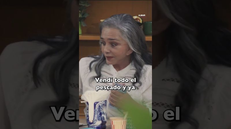 Mercedes le presume a Brisa lo bien que le va en su negocio #AMar #Uninovelas