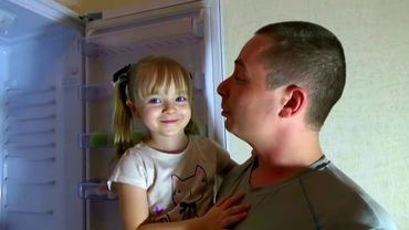 Холодильник убежище от папы Маргарита прячется Папа ее ищет