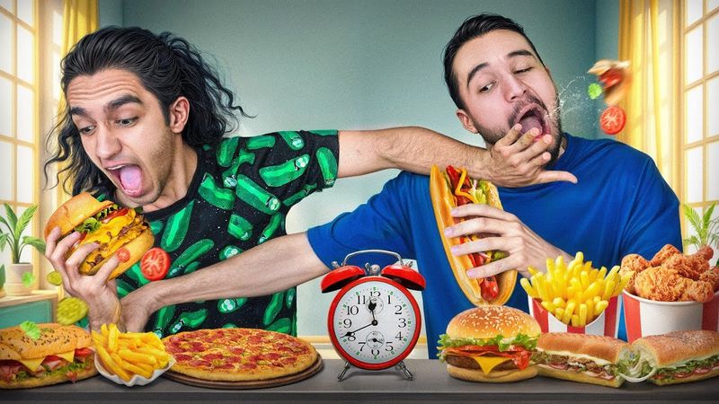 کی میتونه سریع تر بخوره ؟؟ مسابقه گذاشتیم ترکیدیم 😂😵