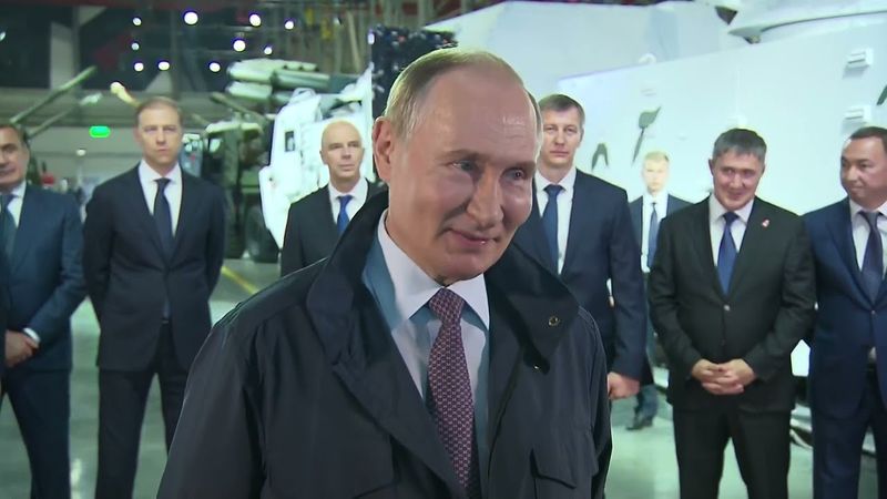 «В тридцать раз больше оружия!»: Путин на Мотовилихе в День оружейника