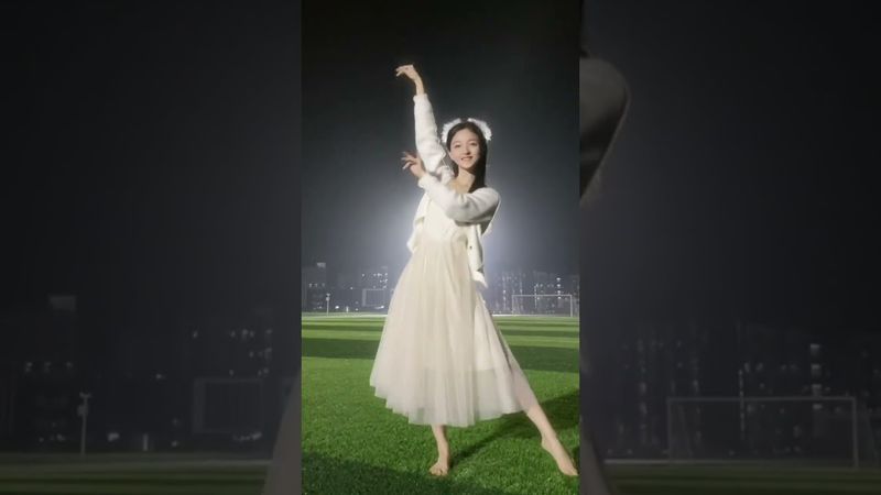 00后美女小花演员美女  苏魏舞跳舞视频 03