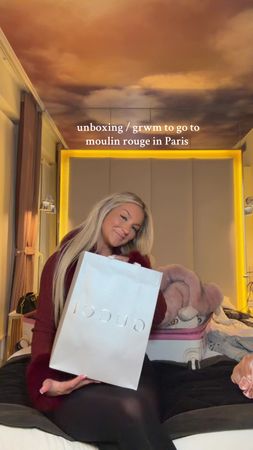 Holiday shopping in Paris #moulinrouge 