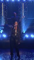 @alanis performs “Last Christmas” 🎄 #FallonTonight #AlanisMorissette 