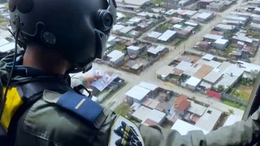 Ecuadorian army drops fake cash from the sky to encourage reporting criminals | AFP