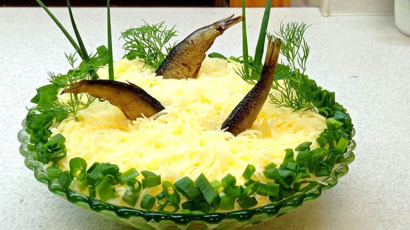 ,,НЫРЯЮЩИЕ ШПРОТИКИ", САЛАТ,который любят все.