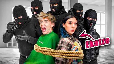 Мои друзья в ЗАЛОЖНИКАХ!***30 минут чтобы их спасти***