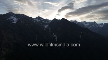 Budha Madhmaheshwar in Uttarakhand, with a fabulous green meadow and views of Chaukhamba massif