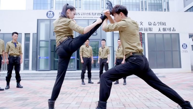 niña vence a 3 chicos malos que acosaron a su bestie