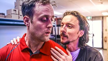 КОГДА КТО-ТО ПОСТОЯННО ОБНИМАЕТСЯ - BORED на Русском