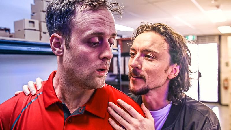 КОГДА КТО-ТО ПОСТОЯННО ОБНИМАЕТСЯ - BORED на Русском