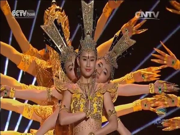 Танец “Тысячерукая гуаньинь”