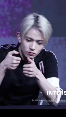 260201 Jump Up fansign heeseung's bangs down look is so handsome cute...