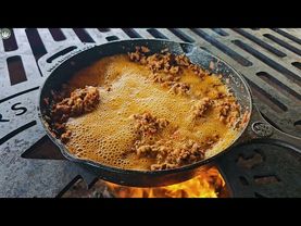 Cooking pizza bowls with chicken and beef filling, dish never seen before