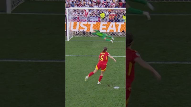 Hannah Hampton = England’s penalty hero! 🧤 #WEURO2025