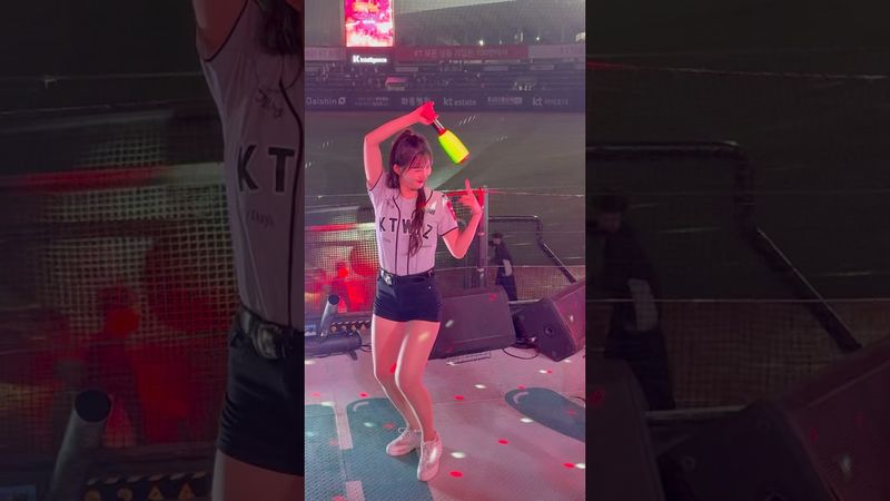 이티춤 너모 좋아요👽#김진아 #김진아치어리더#ktwiz #kt위즈 #kt위즈치어리더