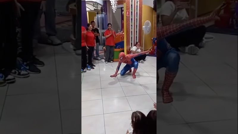 Esse HOMEM-ARANHA é o bichão mesmo! 😱😱👏👏