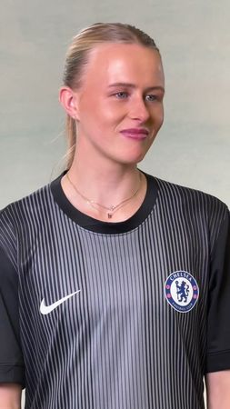 On set with Hannah Hampton! 😉🤣 #Chelsea #CFC #Ballondor #CFCW #Football 
