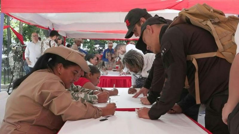 Venezuelan citizens enlist in national militia as Trump steps up pressure on Maduro | AFP
