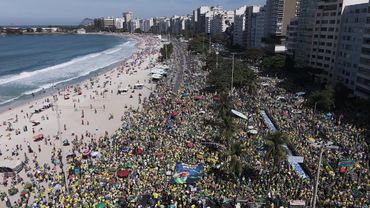 Pro-Bolsonaro protesters crowd Rio's Copacabana amid US tariffs | AFP