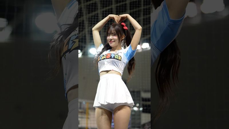 多慧啊你在說什麼 我聽不到啊🤣@lee_dahye #이다혜 #李多慧 #cheerleader #fancam #shorts