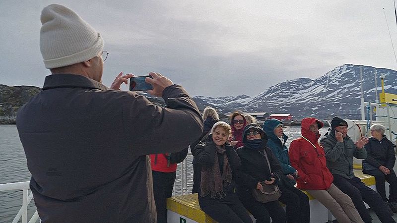 Гренландия приглашает туристов со всего мира