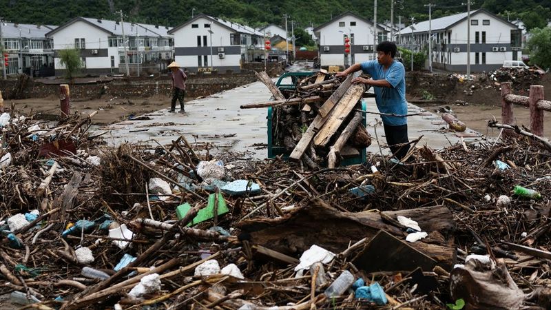 Жители Пекина пережили самое сильное наводнение за десятилетия