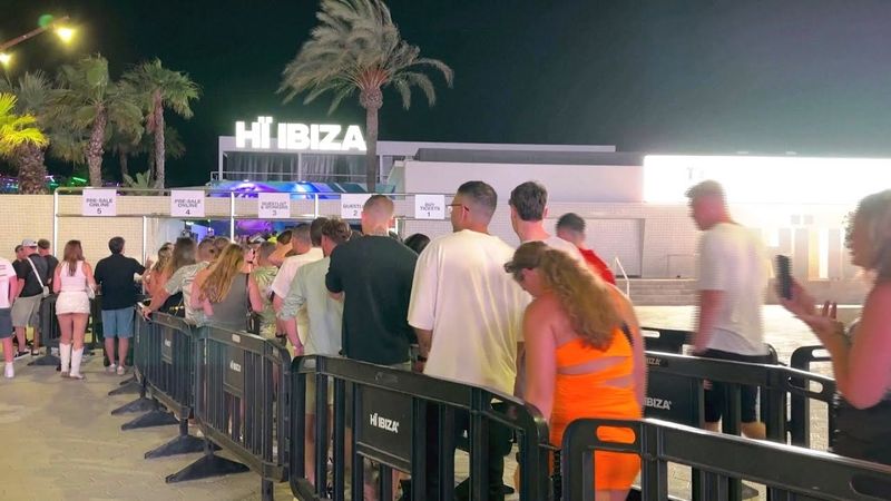 За райской жизнью на Ибице скрывается тёмная сторона