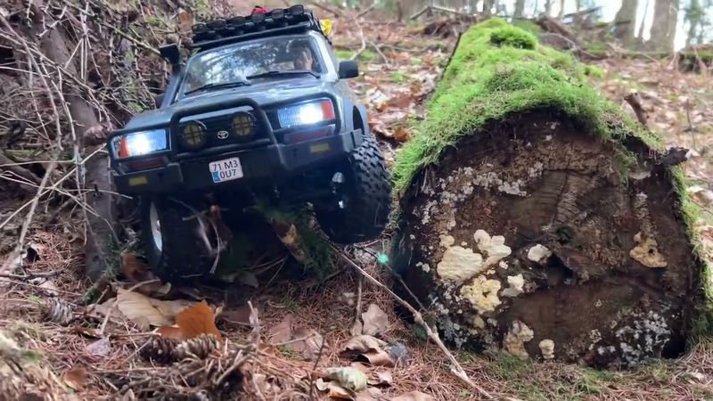 FMS FCX10 LC80 RC Land Cruiser with brushless motor and New tires