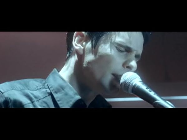 Muse - Time Is Running Out (video)