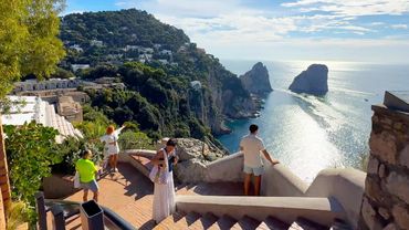 کاپری — ایتالیای مخفی میلیونرها: ساحل آمالفی. جایی که ثروت بوی لیمو می‌دهد.