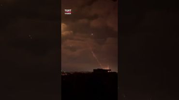 İran’a ait bir hipersonik balistik füzenin, çok yüksek terminal dalış hızıyla İsrail’i vurduğu an!