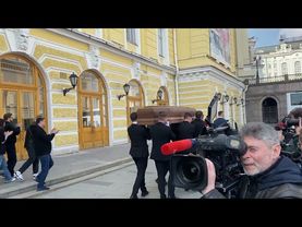 ДО СЛЁЗ … ВДОВА АЛЕКСЕЯ ВЕСЁЛКИНА НА ПРОЩАНИИ ДЕЛИТСЯ ВОСПОМИНАНИЯМИ О ЖИЗНИ С АКТЁРОМ | РАМТ