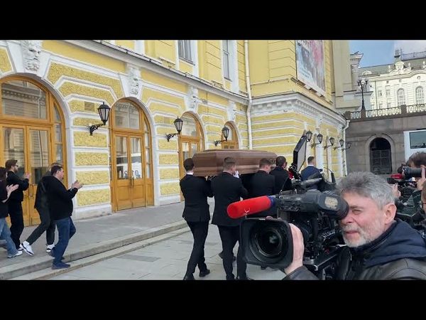 ДО СЛЁЗ … ВДОВА АЛЕКСЕЯ ВЕСЁЛКИНА НА ПРОЩАНИИ ДЕЛИТСЯ ВОСПОМИНАНИЯМИ О ЖИЗНИ С АКТЁРОМ | РАМТ