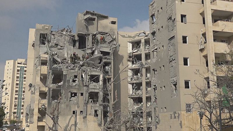 Перемирие между Израилем и Ираном вступило в силу, но удары продолжаются