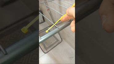 Un fantastico trucco con le fascette per riparare facilmente e velocemente il cestello